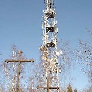 Tři kříže jaro 16, Tři velké dřevěné kříže byly postaveny kolem roku 1640 jako výraz vítězné rekatolizace města.