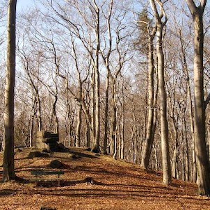 Tři kříže jaro 25, Tři velké dřevěné kříže byly postaveny kolem roku 1640 jako výraz vítězné rekatolizace města.