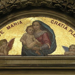 Klášter Teplá, detail portálu nad vchodem do kostela