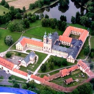 Letecký pohled na klášter v Teplé