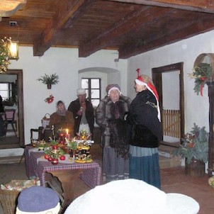 Advent ve mlýně, Každoroční adventní setkámí ve mlýně doprovázené koledami s možností jeho prohlídky, prohlídky zámku i Bělidla.