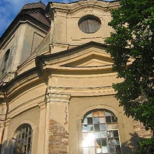 Šonov -víc než- špatný stav kostela