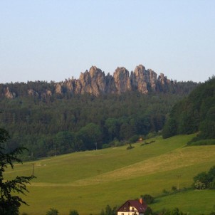 Hřeben Suchých Skal nad malou Skálou