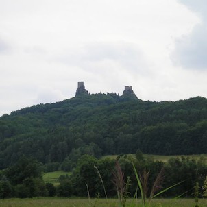 Trosky - před bouřkou