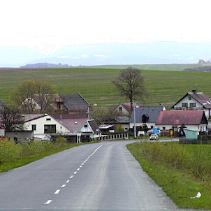 Pohled od prijezdu z Bohdanovic