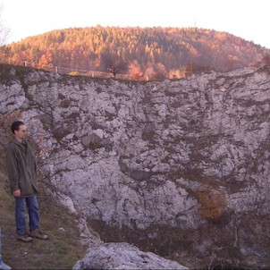 pohled přes arboretum na Bílou horu