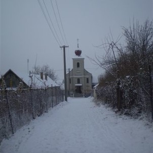 Cesta do kostola po uličke