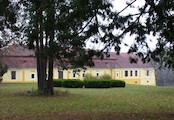 Kaštiel v parku