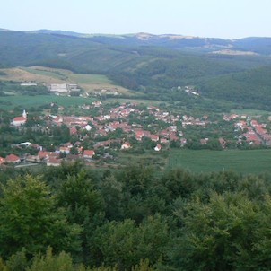 Pohľad na obec z rozhľadne na Drieňovej (foto M.K)
