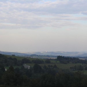 výhledy - v pozadí Uhlířský vrch u Bruntálu