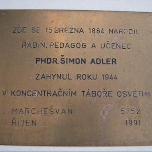 Deska na rodném domě Š.Adlera