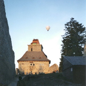 Balónisti nad hradem