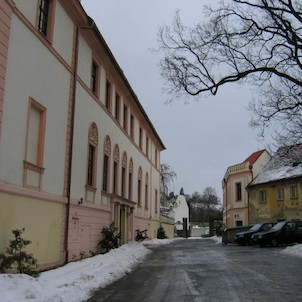 Zámek, Příjezd k zámku