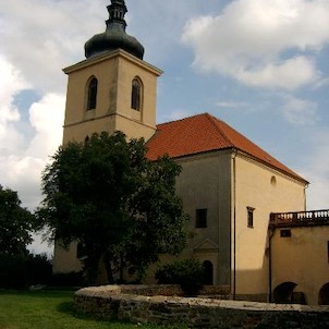 Kaple - Kostelec, Na místě dnešní kaple stával kostel již od dávných dob, pověst připisuje založení kostela sv. Vojtěchu. Současná podoba kaple pochází z let 1568-1569, kdy tehdejší majitel panství Jaroslav Smiřický dal původní, v té době již valně zašlý,
