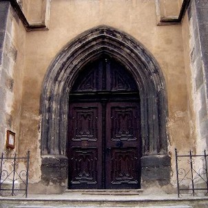 Vchod do kostela