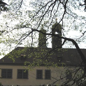 Dolní Břežany, zámek