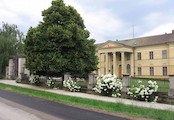 Kaštieľ v Dolnej Krupej - dedine hudby a ruží