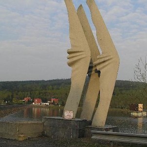 Přísečnice, plastika u hráze