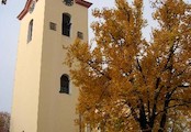 kostel, kostel sv. Václava vystavěný ve 13.-14. stol. a později zbarokizovaný