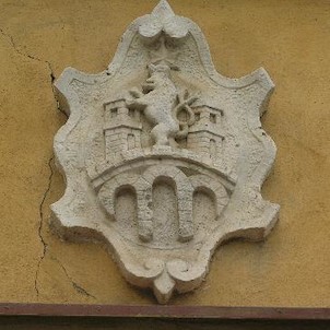 znak na boční straně zámku, Třebívlice