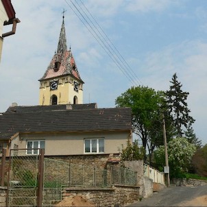 Kostel sv. Mikuláše s gotickou věží