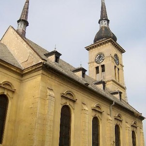 evangelický kostel v pseudorenesančním slohu.