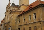 Synagoga - Žatec, V době stavby byl podíl židovského obyvatelstva ve městě asi šest procent. Okolo roku 1900 žilo v Žatci přibližně 1200 Židů. V průběhu tzv. Křišťálové noci, 9. listopadu 1938, bylo vnitřní vybavení synagogy vypáleno. I po světové válce o