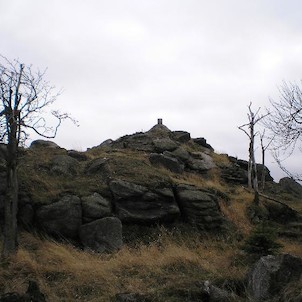 Vrchol, Vrcholová skála s triangulačním bodem