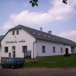 Pohled na muzeum od silnice