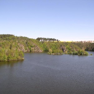 Pohledz mostu na Hartvíkovice