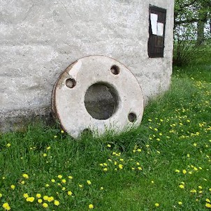 Mlýnský kámen (snad místní)